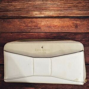Kate Spade New York “2 Park Avenue Lacey” Continental Zip Wallet – Osegg Cream